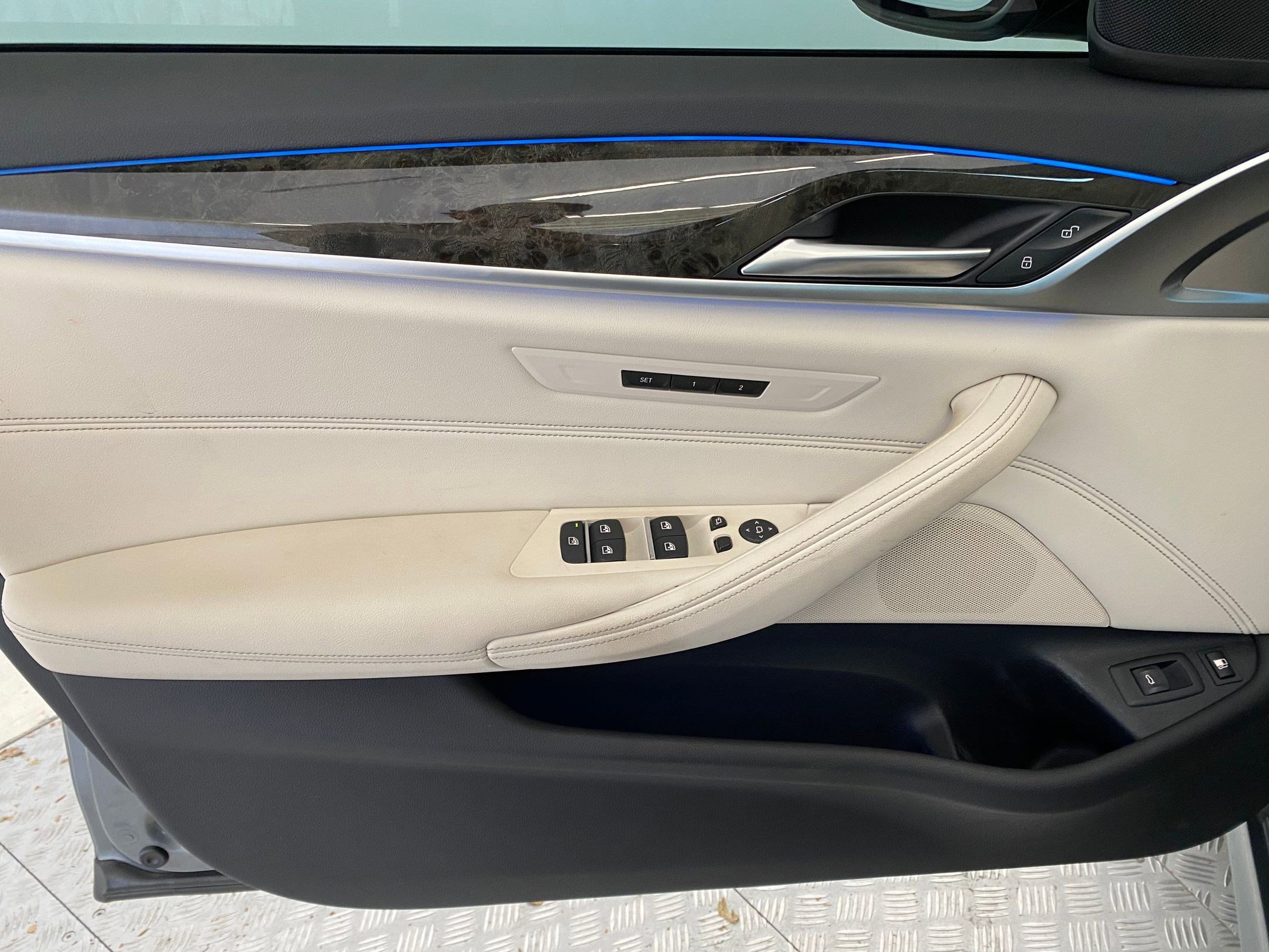 Certified 2023 BMW 530e xDrive w/ M Sport Package image 11