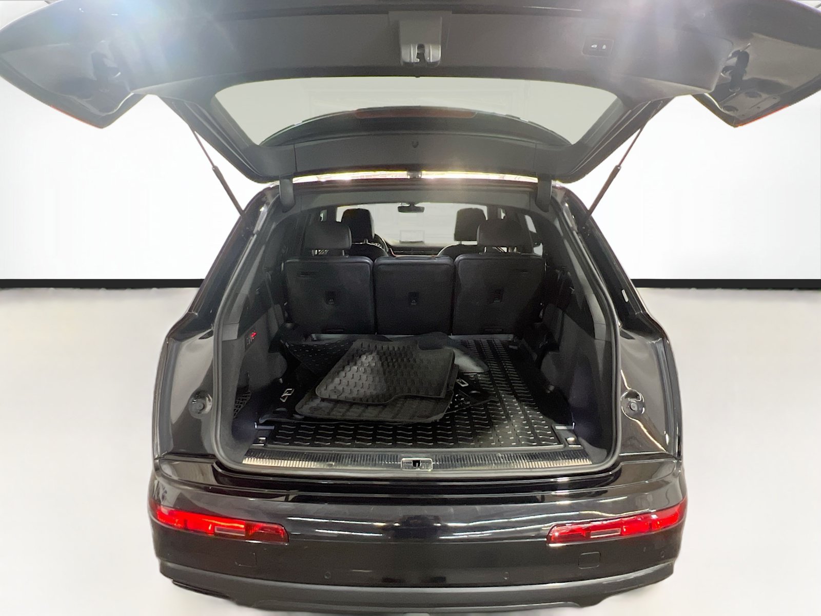 Used 2019 Audi Q7 3.0T Prestige w/ Prestige Package AWD/4WD image 21