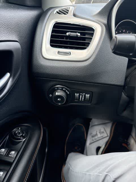 Used 2018 Jeep Compass Latitude w/ Cold Weather Group image 17