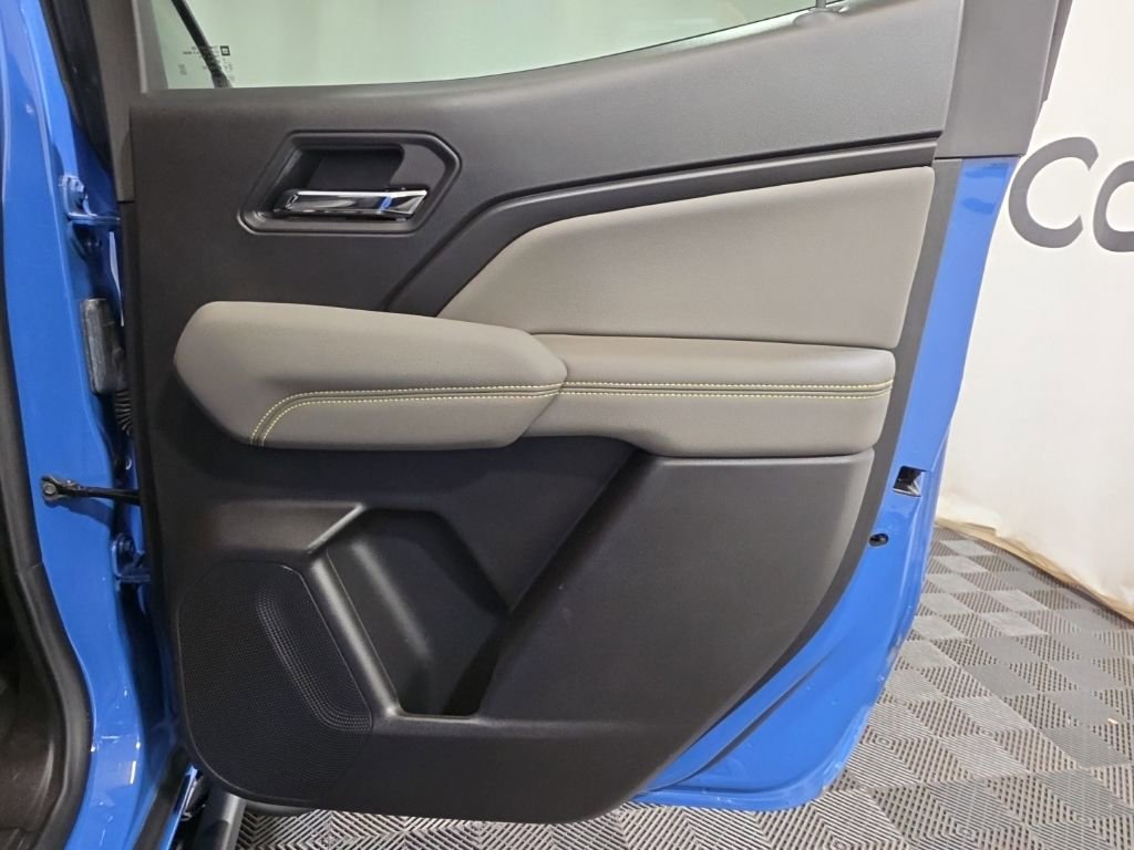 Used 2025 Chevrolet Colorado ZR2 w/ Technology Package image 13