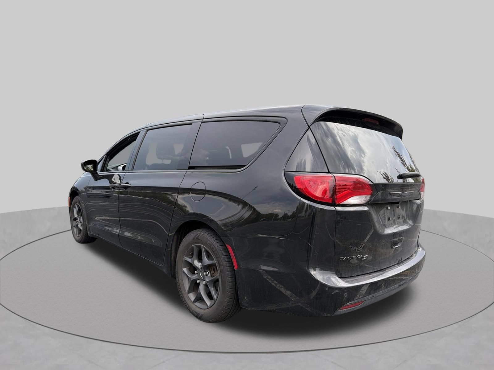 Used 2018 Chrysler Pacifica Touring Plus w/ S Appearance Package FWD image 3