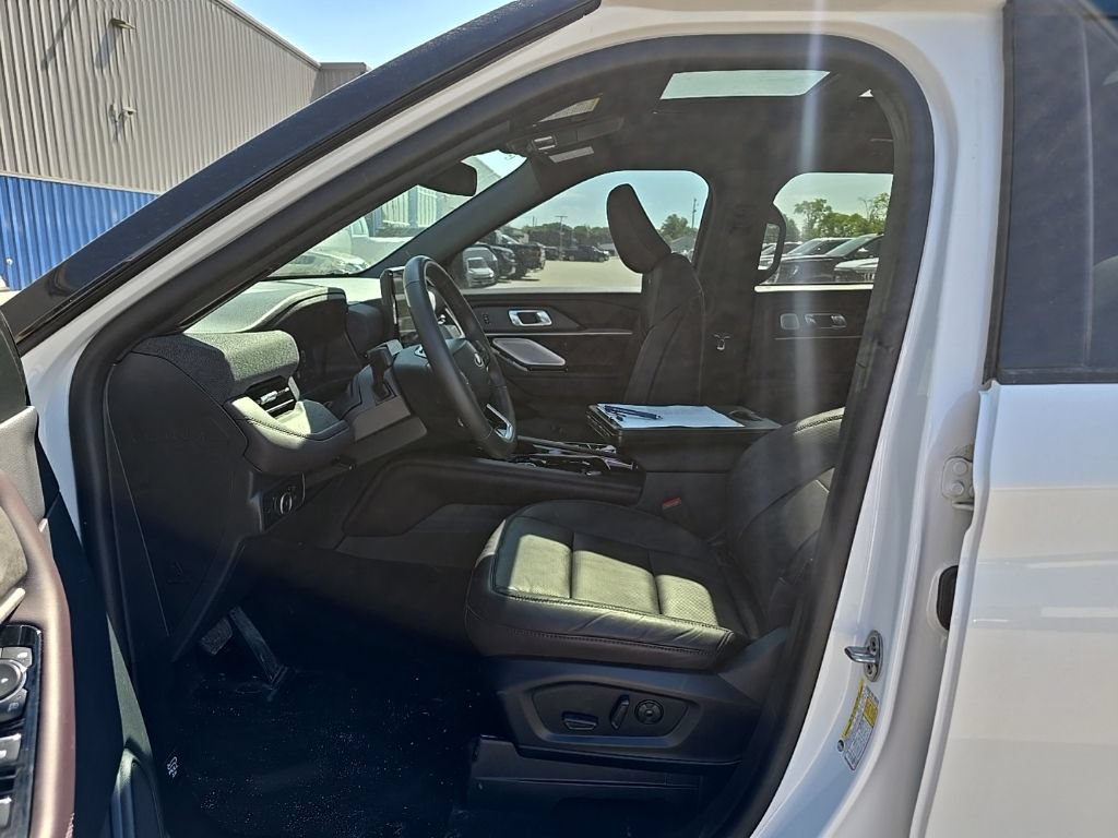 Used 2025 Ford Explorer Platinum w/ Ultimate Package AWD/4WD image 14