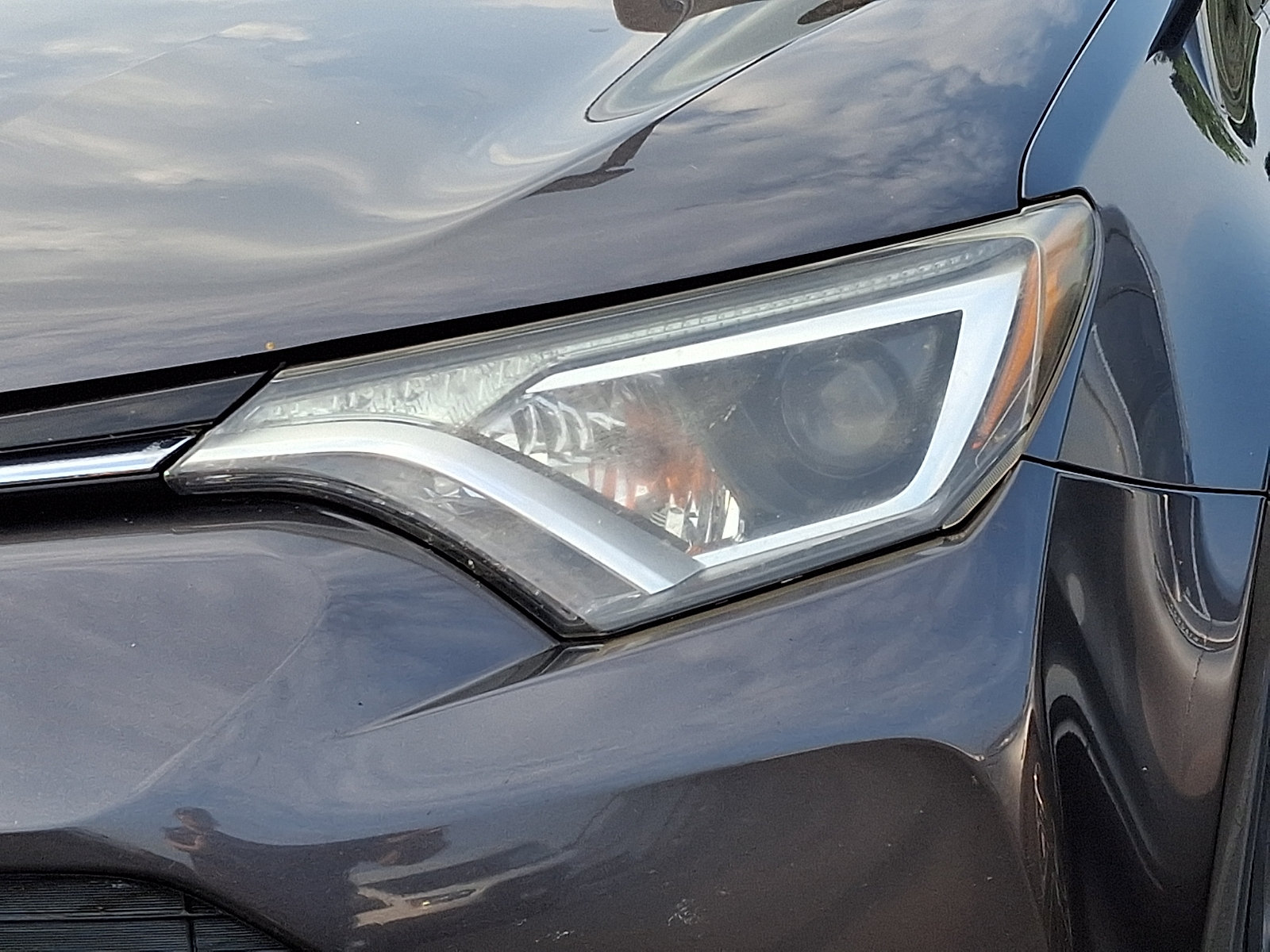 Used 2018 Toyota RAV4 LE w/ All Weather Liner Package AWD/4WD image 4