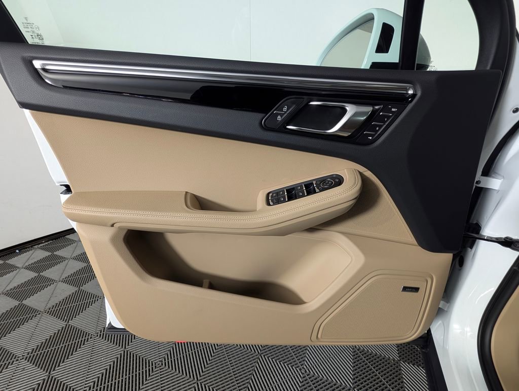 New 2026 Porsche Macan image 25