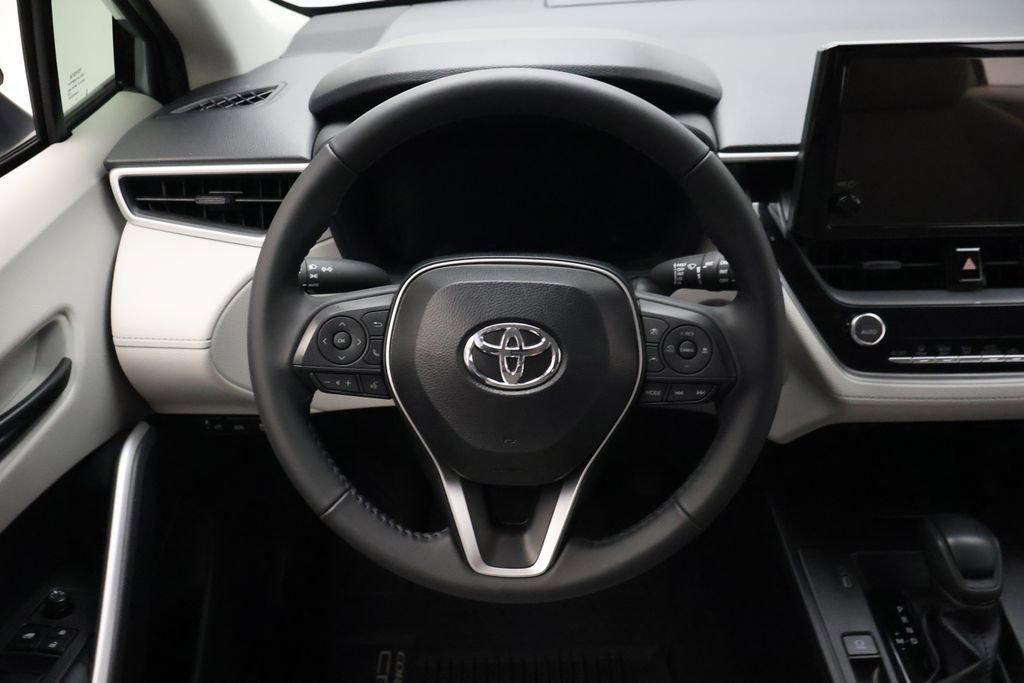 Used 2026 Toyota Corolla Cross LE FWD image 23
