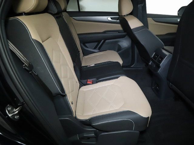 Used 2025 Volkswagen Atlas Cross Sport SE AWD/4WD image 31