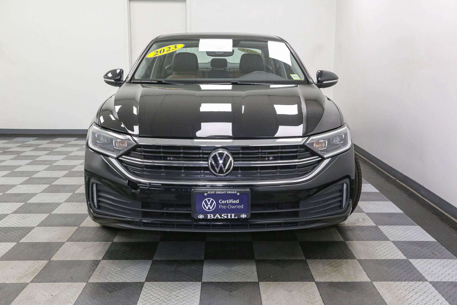 Certified 2023 Volkswagen Jetta SEL FWD image 4