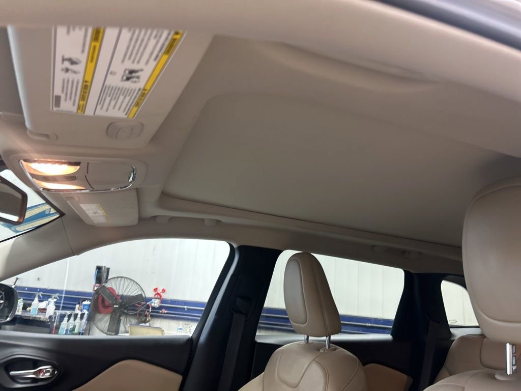 Used 2017 Jeep Cherokee Limited w/ Luxury Group image 20