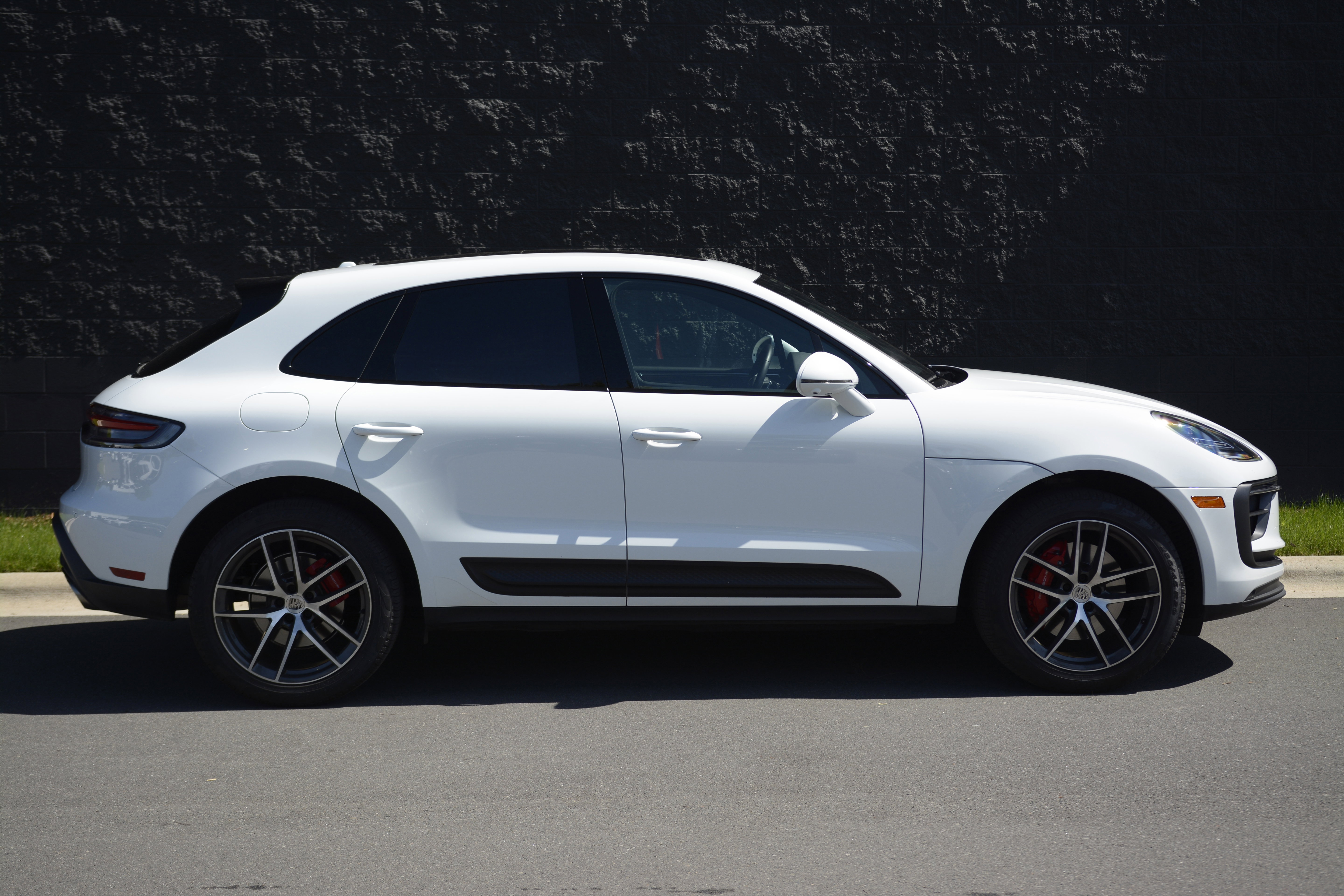 Certified 2022 Porsche Macan S AWD/4WD image 8