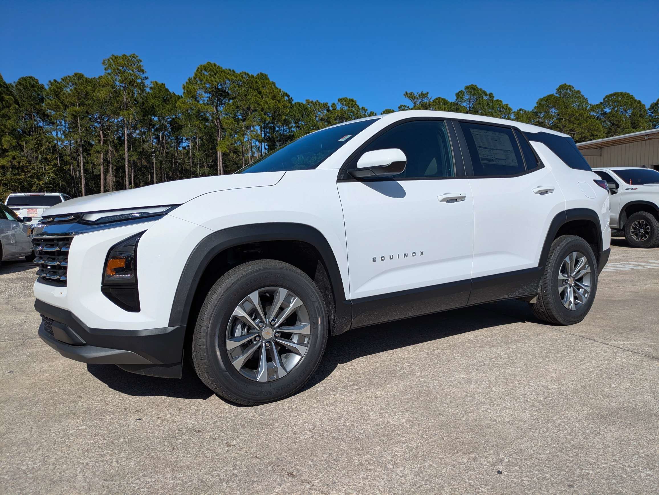 New 2027 Chevrolet Equinox LT w/ Convenience Package II FWD image 2