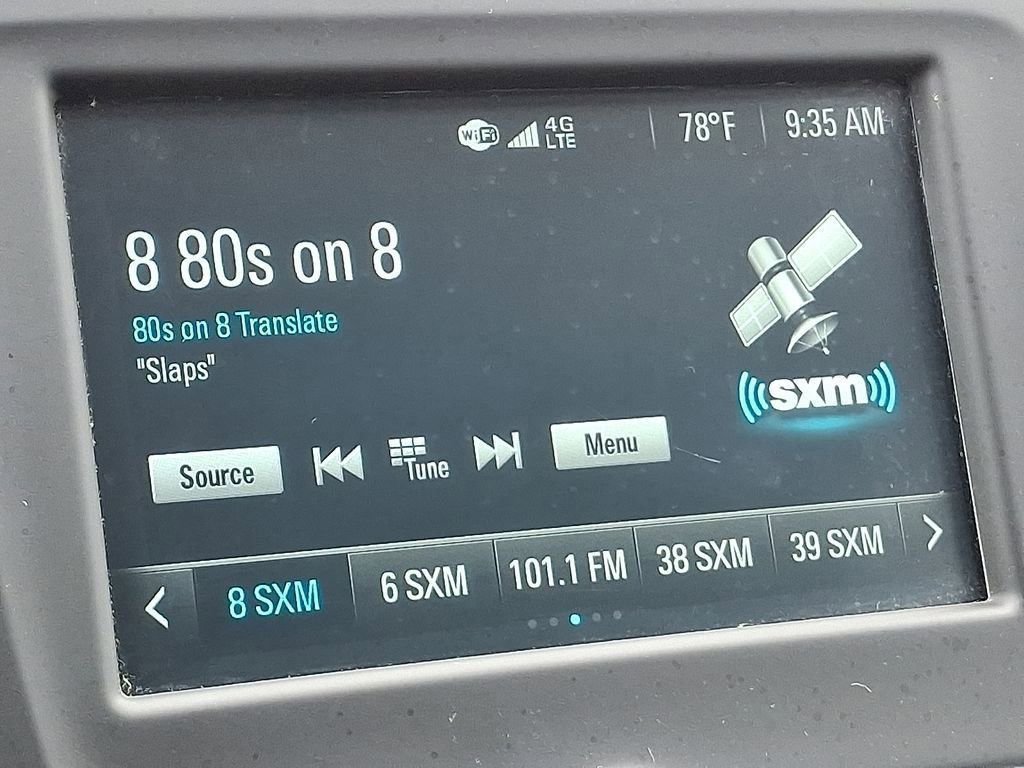 Used 2018 Chevrolet Equinox LT image 3