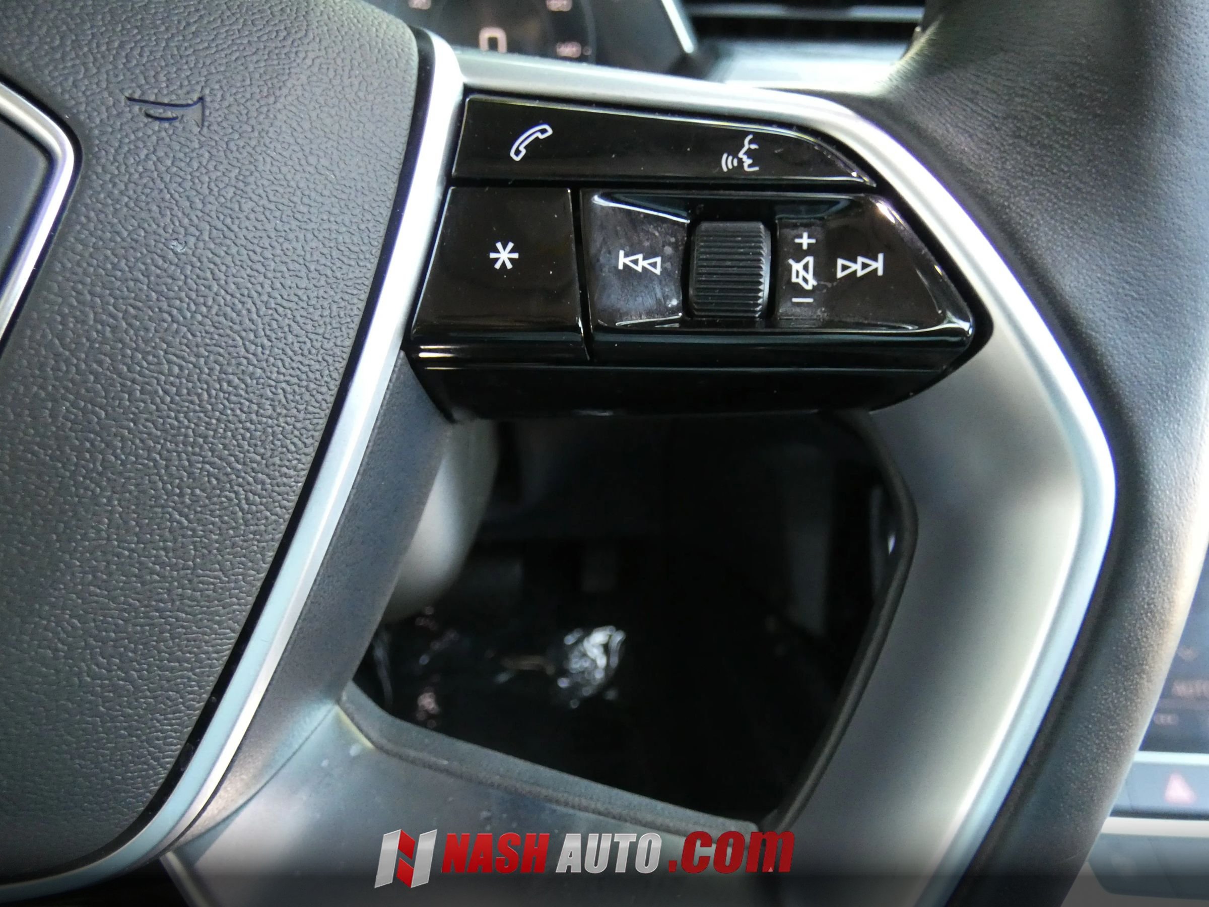 Used 2021 Audi e-tron Premium w/ Convenience Plus Package AWD/4WD image 61