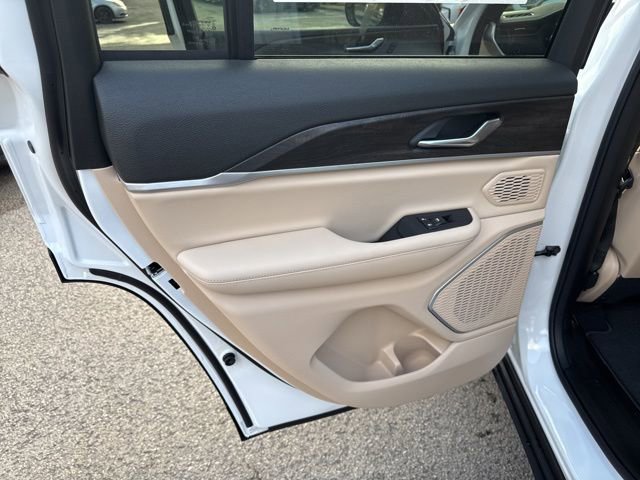 New 2026 Jeep Grand Cherokee Limited w/ Luxury Tech Group II AWD/4WD image 19