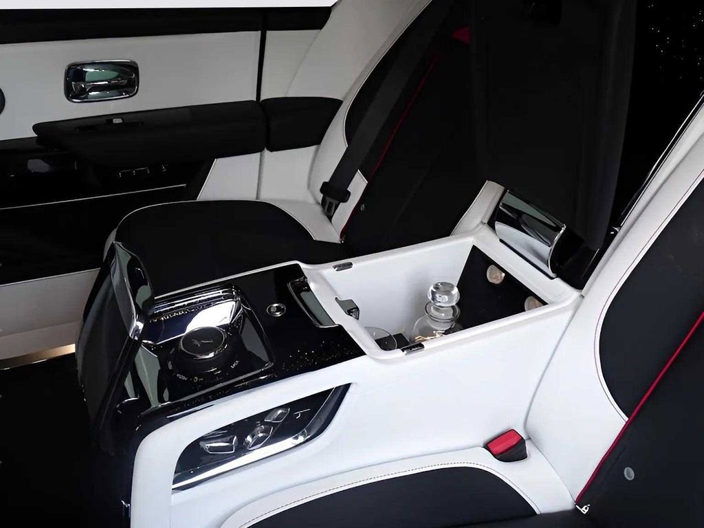Certified 2024 Rolls-Royce Cullinan image 18