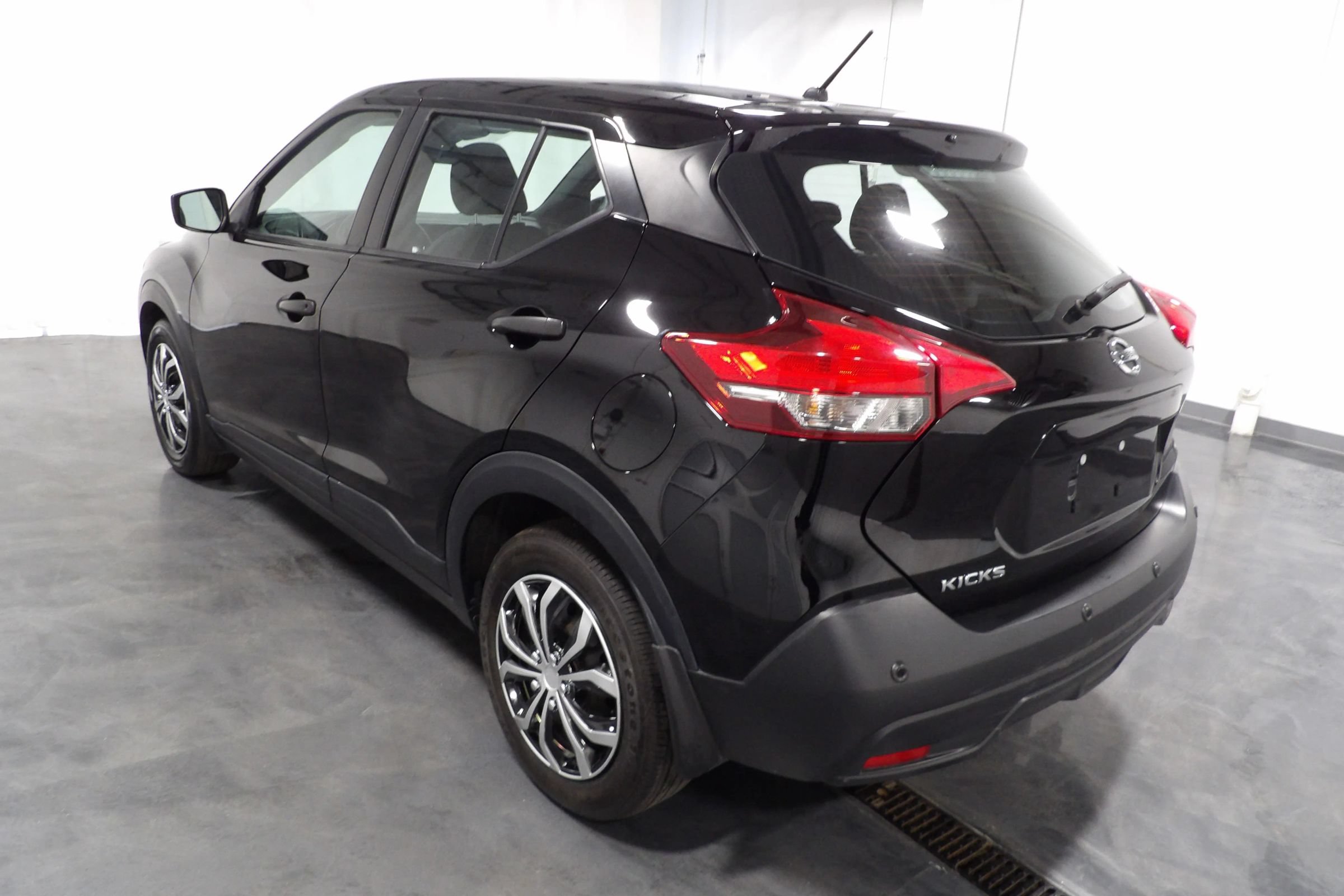 Used 2020 Nissan Kicks S FWD image 6