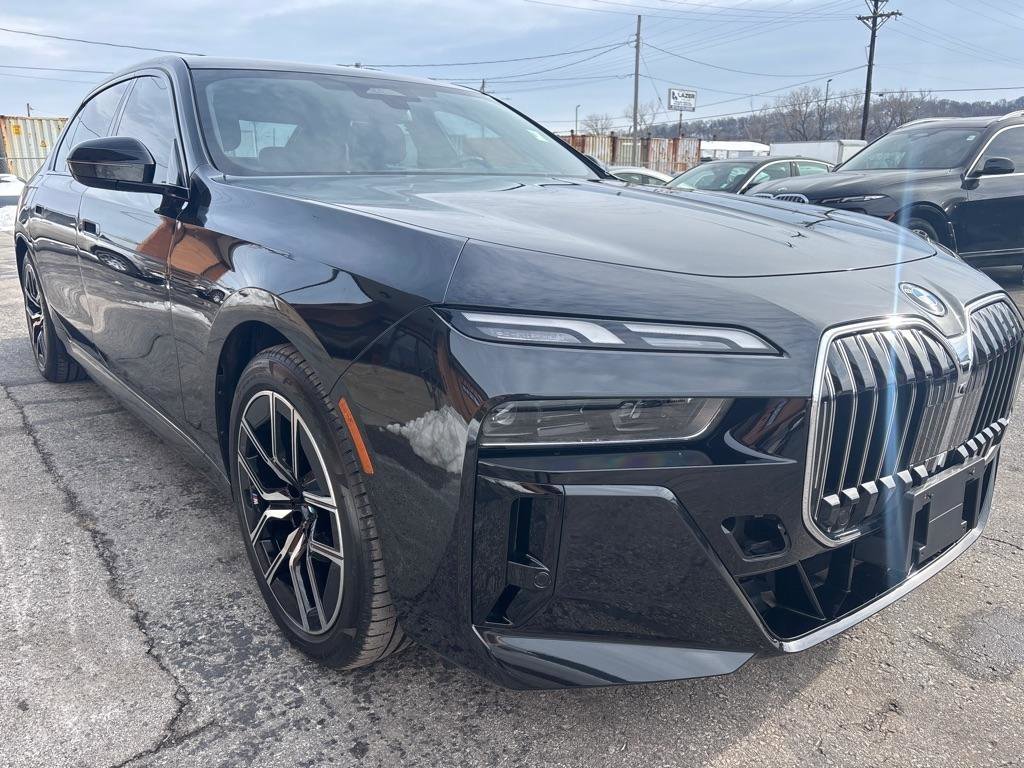 Used 2024 BMW 750e xDrive w/ Premium Package AWD/4WD image 4