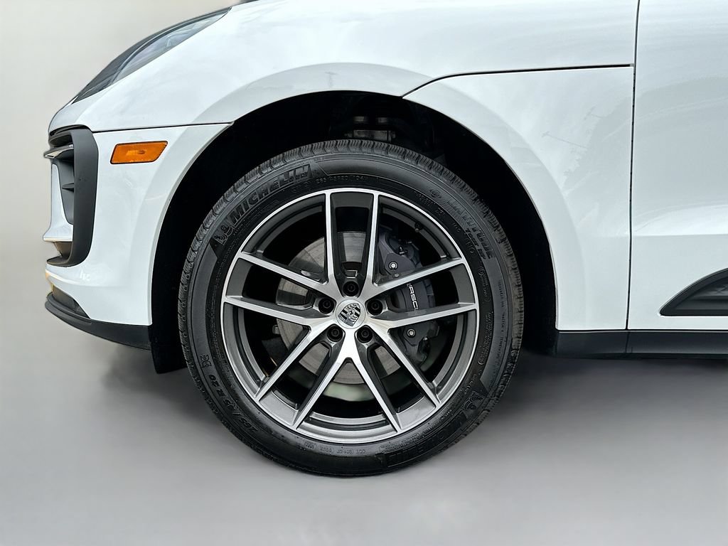Certified 2026 Porsche Macan AWD/4WD image 33