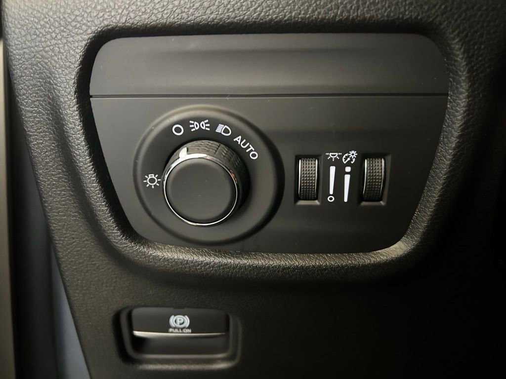 New 2025 Jeep Grand Cherokee Laredo image 7