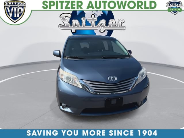 Used 2017 Toyota Sienna XLE AWD/4WD image 3