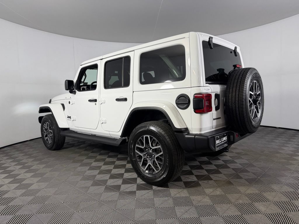 Certified 2026 Jeep Wrangler Unlimited Sahara AWD/4WD image 8