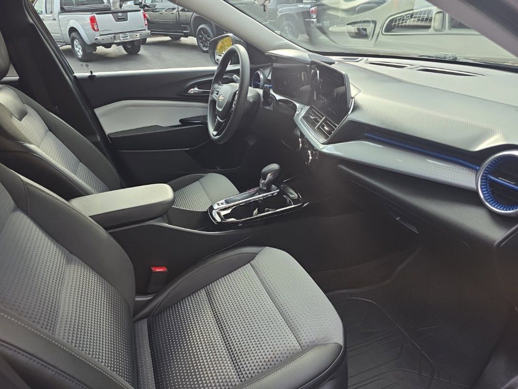 Used 2024 Chevrolet Trax LT FWD image 10