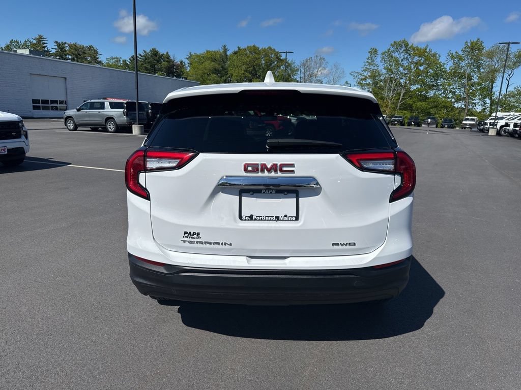 Used 2024 GMC Terrain SLE AWD/4WD image 5