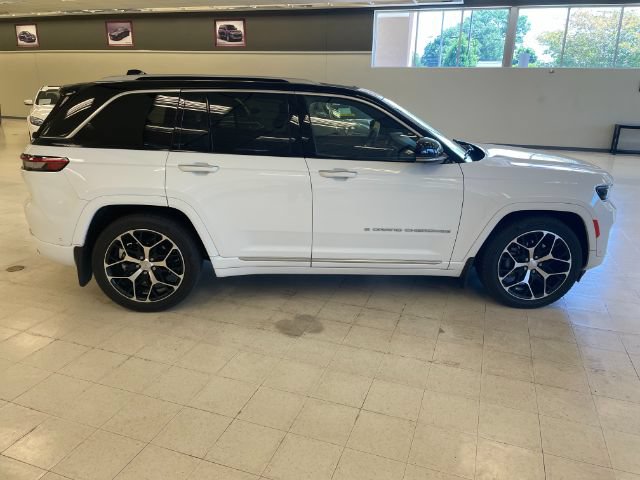 Used 2023 Jeep Grand Cherokee Summit AWD/4WD image 4