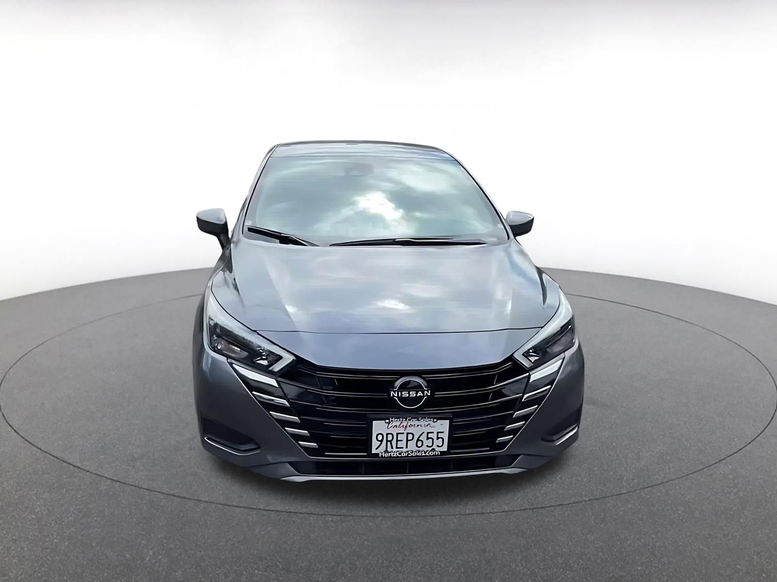 Used 2025 Nissan Versa SV FWD image 4