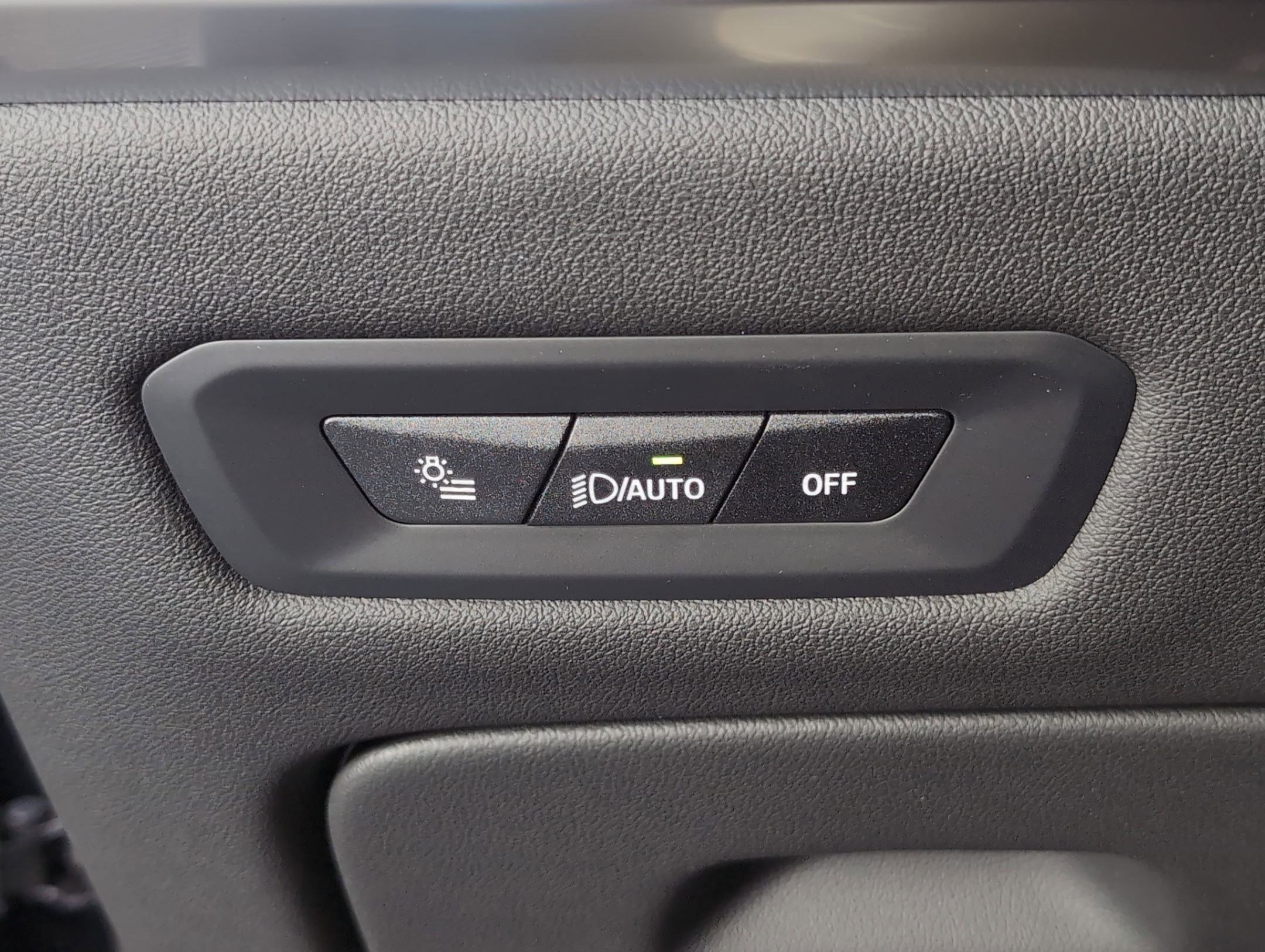 Used 2026 BMW X5 sDrive40i w/ Premium Package image 16