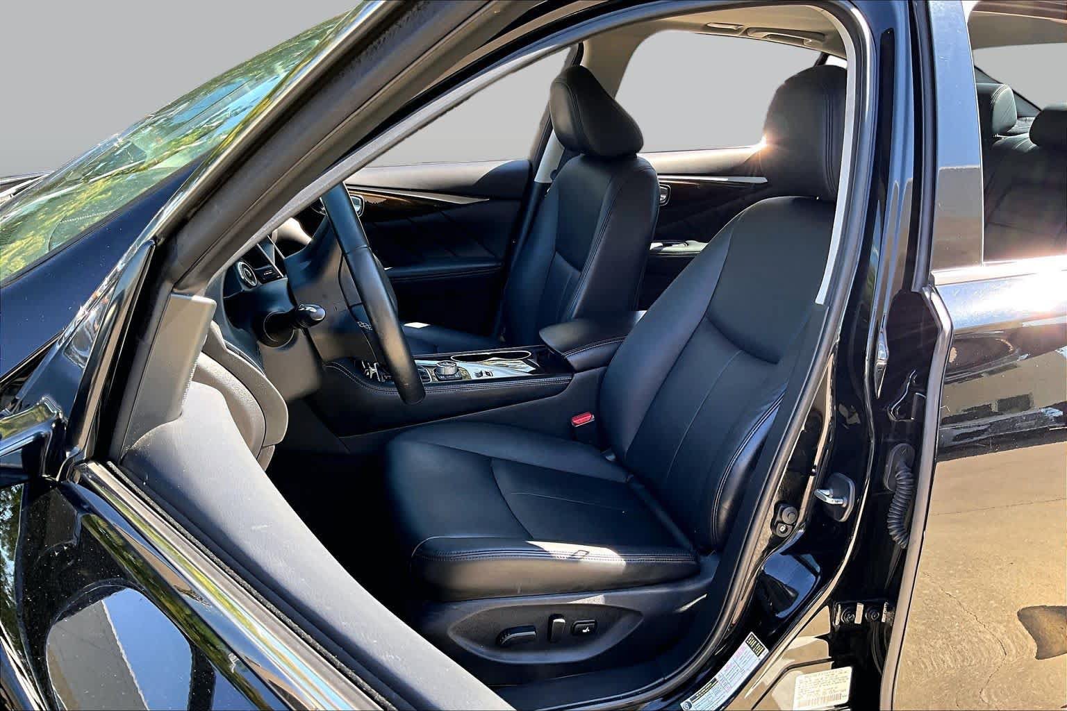 Used 2019 INFINITI Q50 Luxe w/ Essential Package (3.0T Luxe) RWD image 7