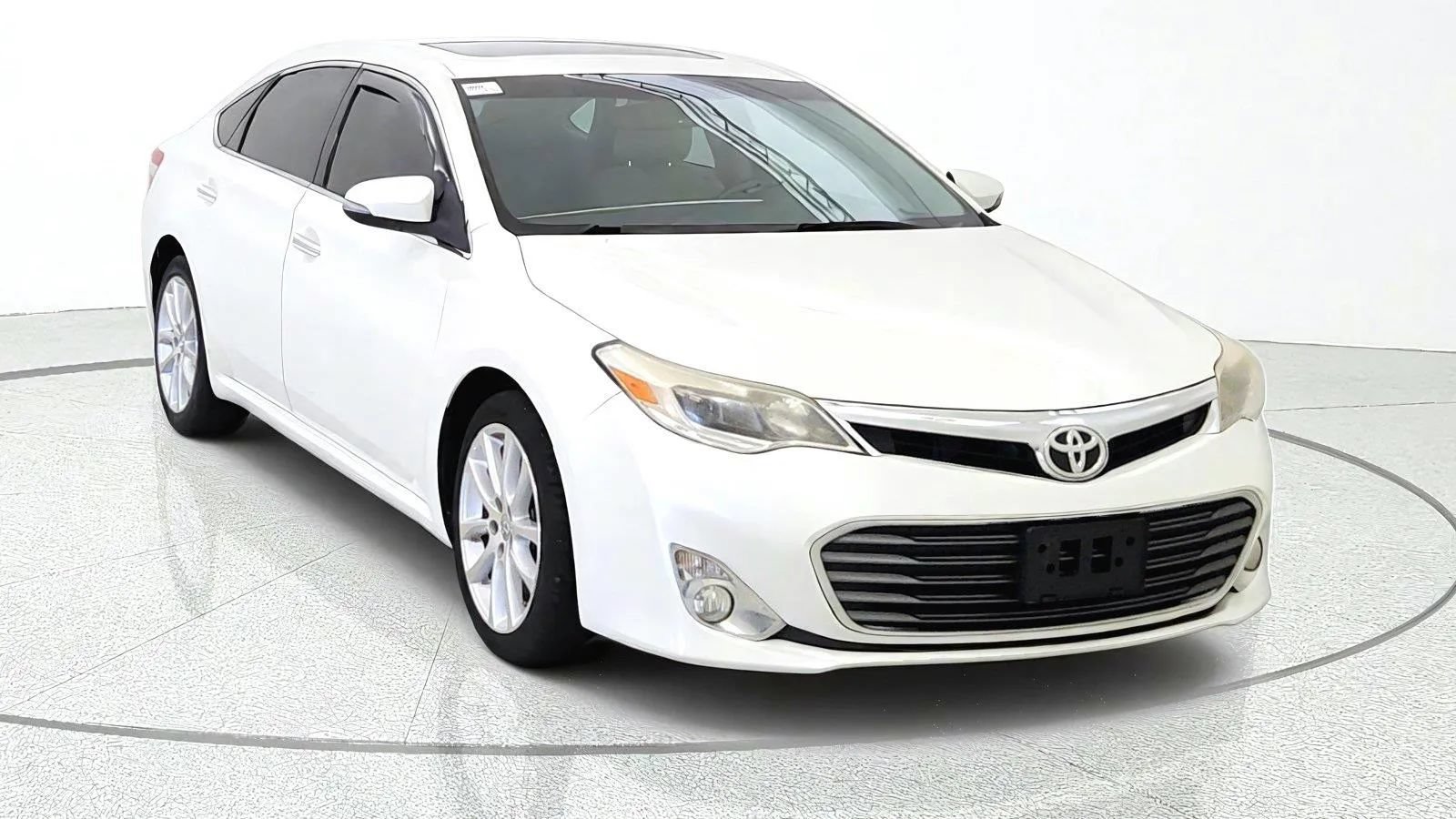 Used 2013 Toyota Avalon XLE Touring FWD image 2
