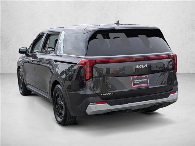 Used 2025 Kia Carnival image 8