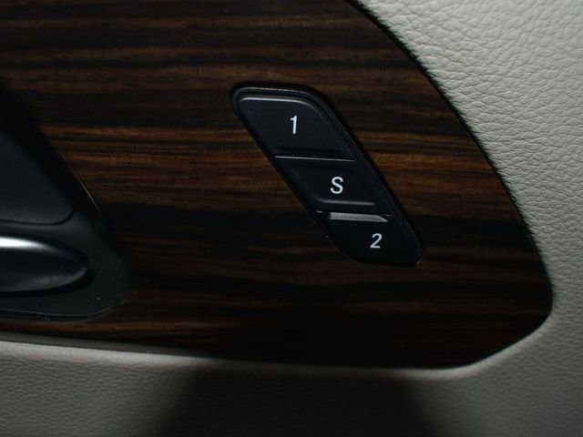 Used 2023 Chrysler Pacifica Limited FWD image 13