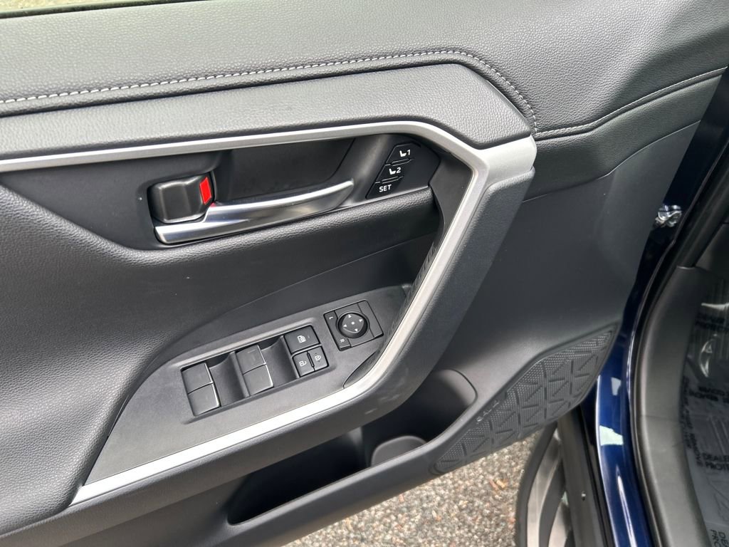 Used 2025 Toyota RAV4 Limited w/ Advanced Technology Package image 30