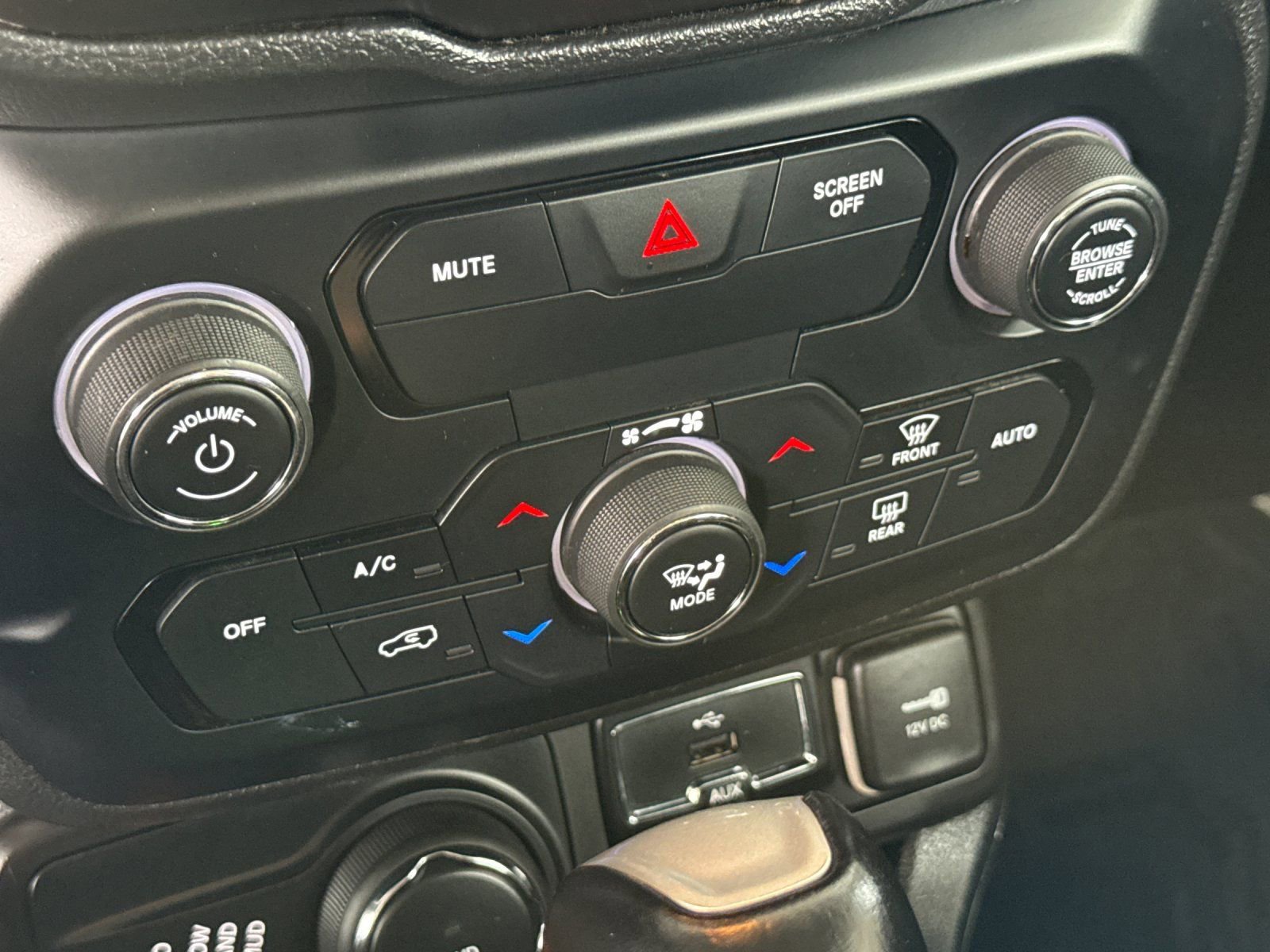 Used 2019 Jeep Renegade Limited w/ UConnect 8.4 Nav Group AWD/4WD image 20