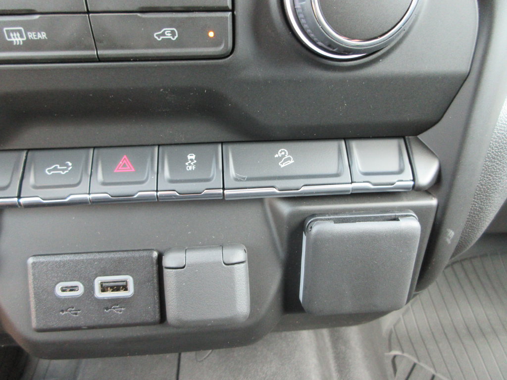 New 2026 Chevrolet Silverado 1500 Custom Trail Boss w/ LPO, Dark Essentials Package AWD/4WD image 32
