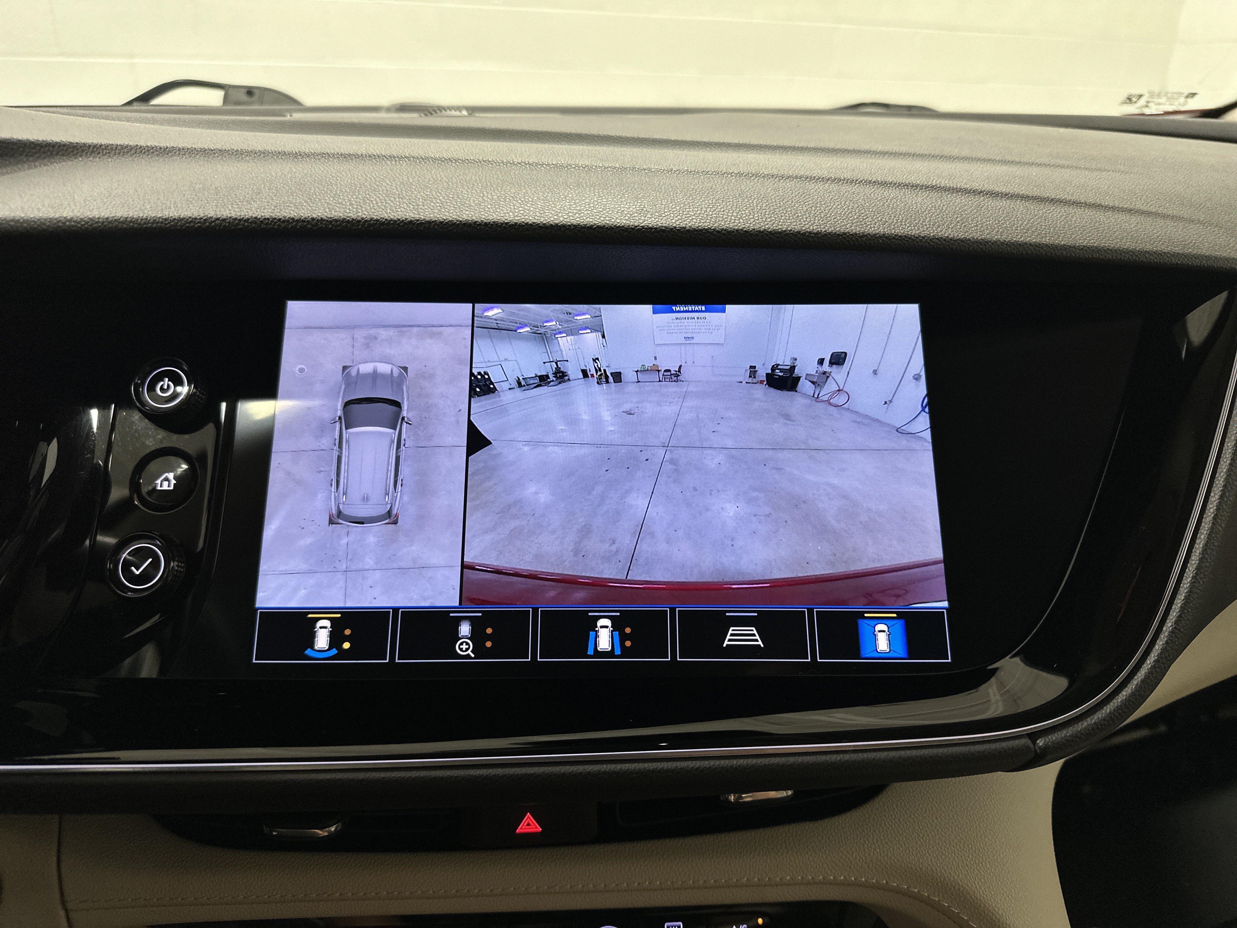 Used 2021 Buick Envision Avenir AWD/4WD image 25