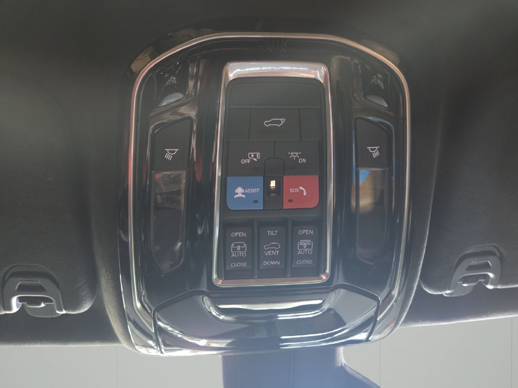 Used 2023 Jeep Grand Wagoneer Series III AWD/4WD image 25