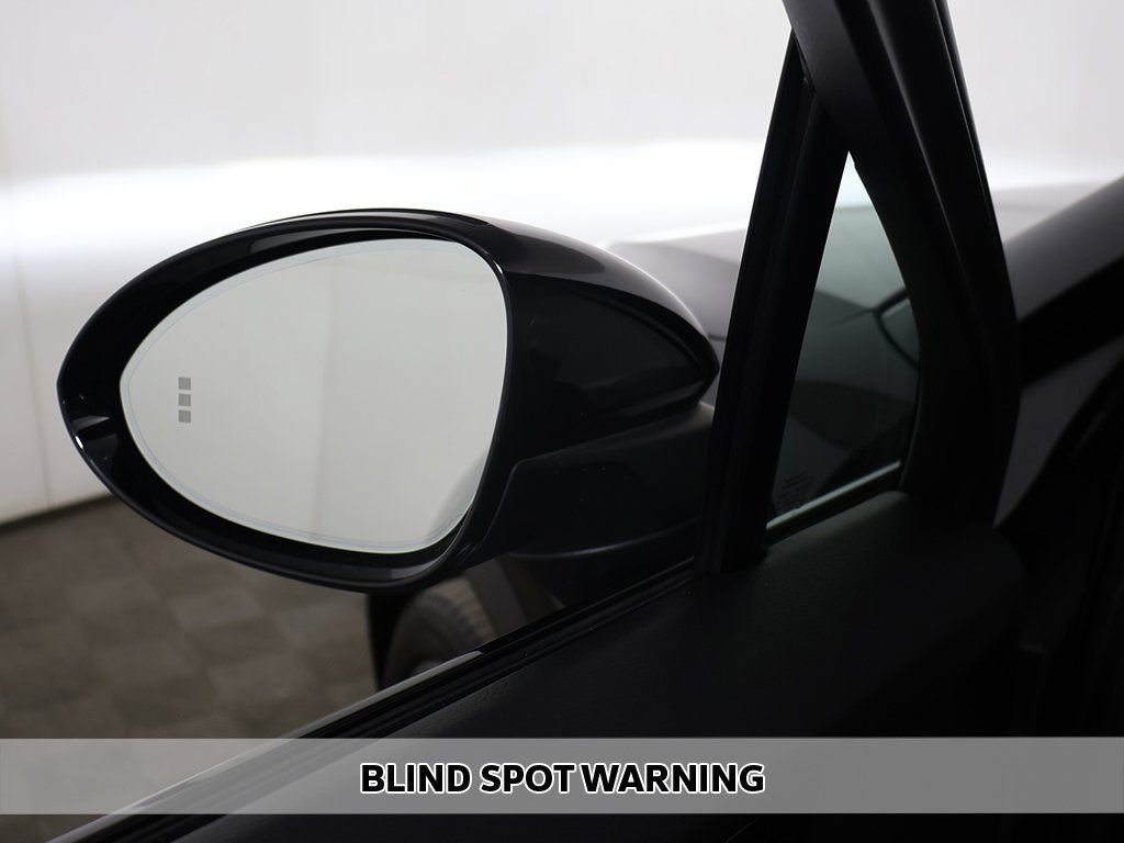 Used 2023 Porsche Cayenne Platinum Edition w/ Premium Package Plus image 8