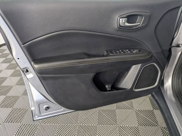 Used 2019 Jeep Compass Latitude w/ Popular Equipment Group FWD image 9