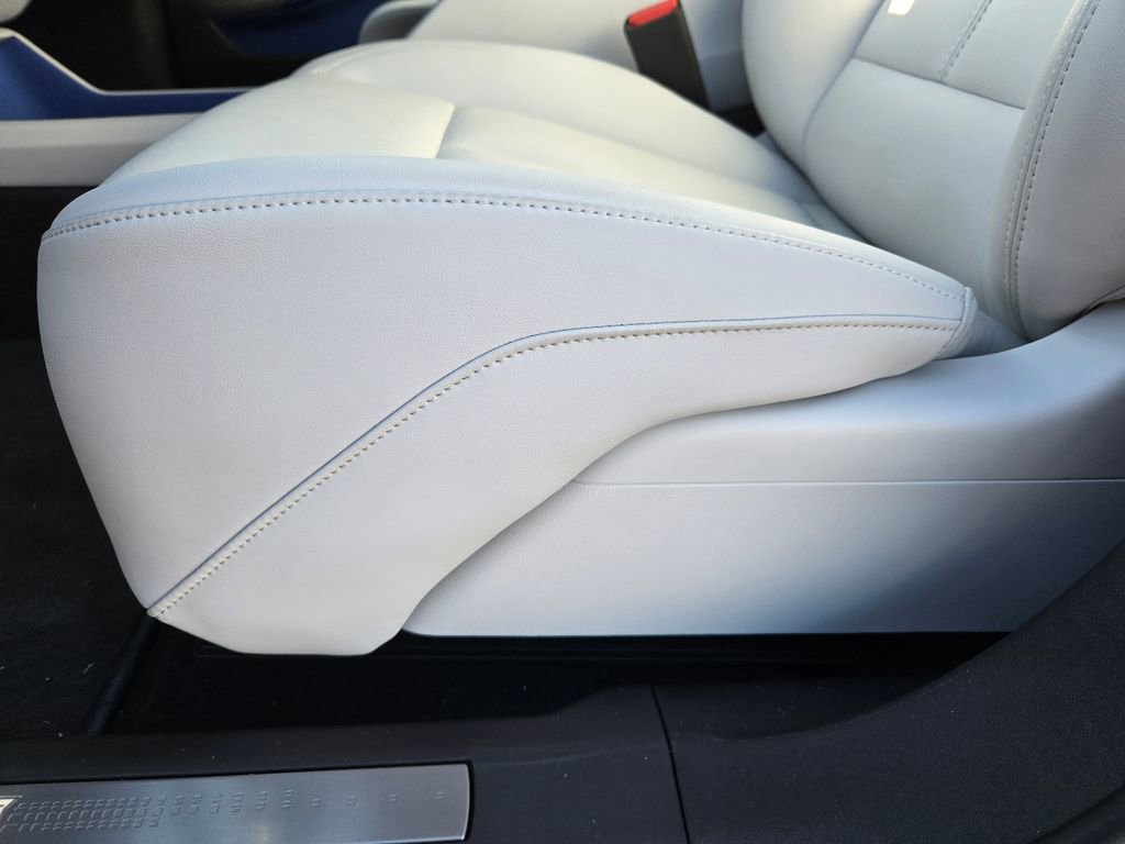 New 2025 Cadillac Optiq Sport 1 image 10