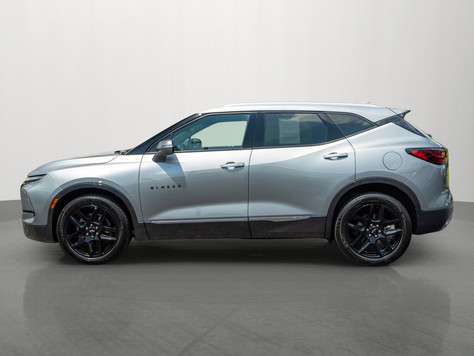 Used 2023 Chevrolet Blazer Premier w/ Driver Confidence II Package AWD/4WD image 4