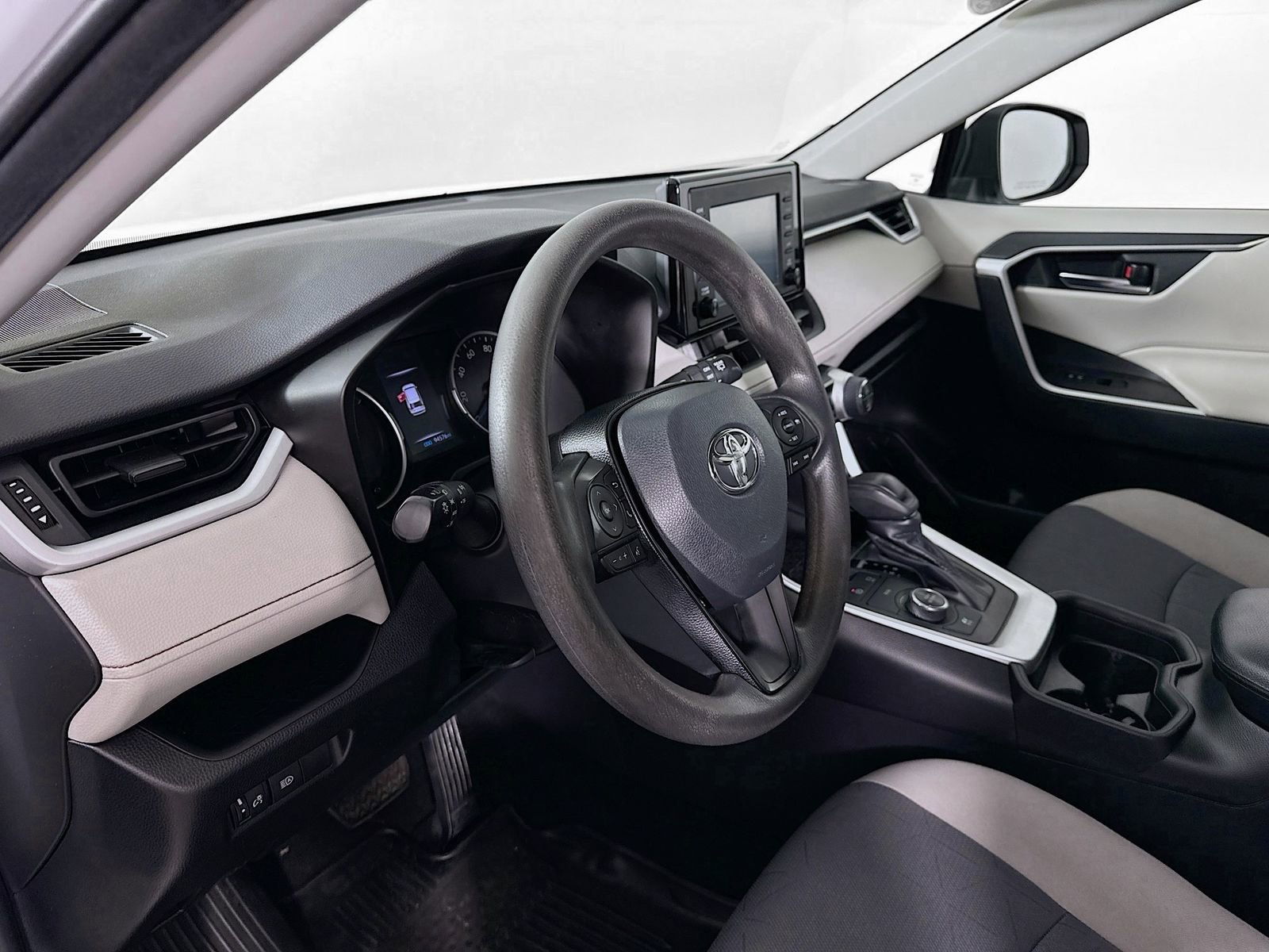 Used 2019 Toyota RAV4 XLE AWD/4WD image 7