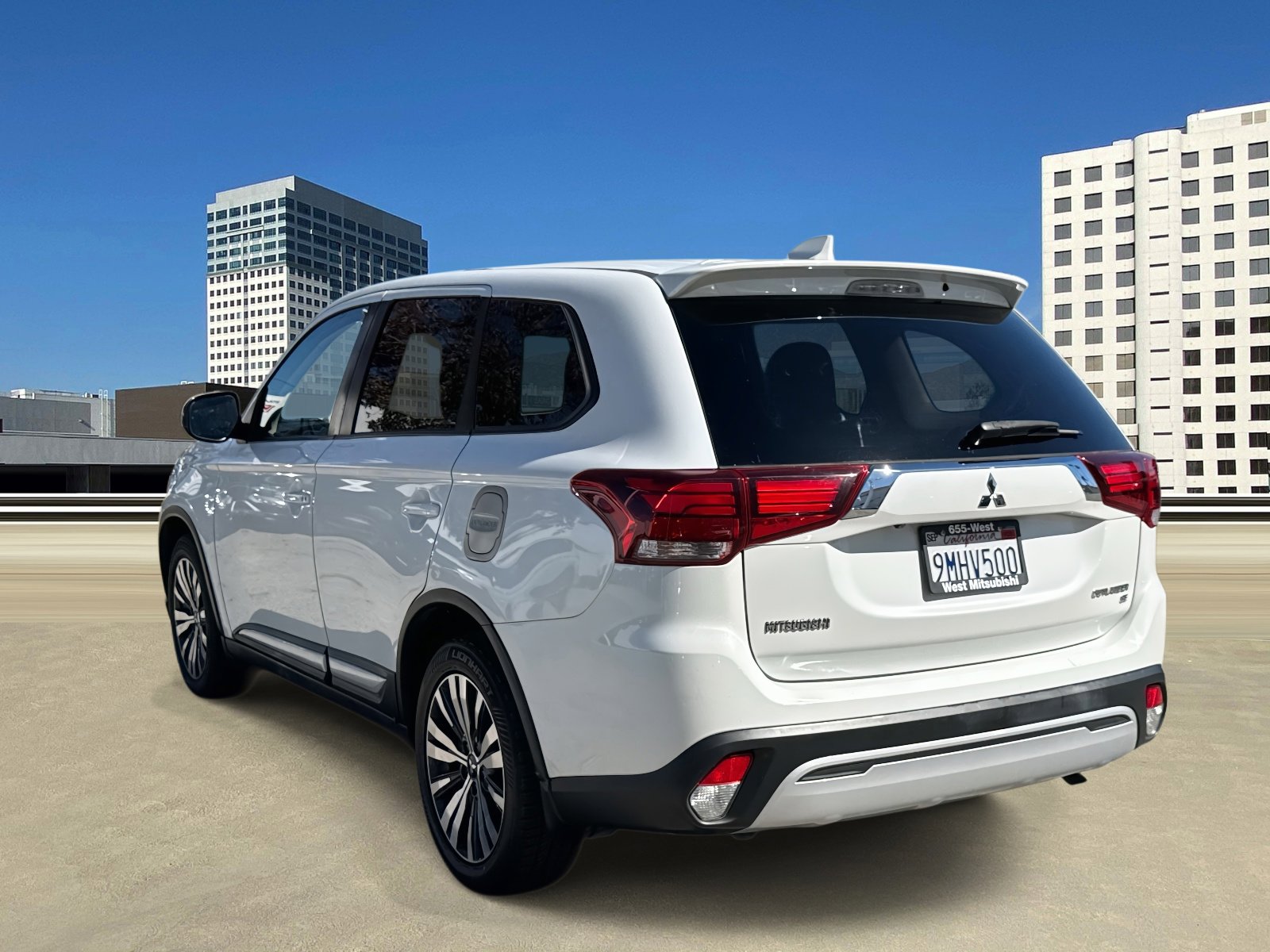 Used 2019 Mitsubishi Outlander SE image 3