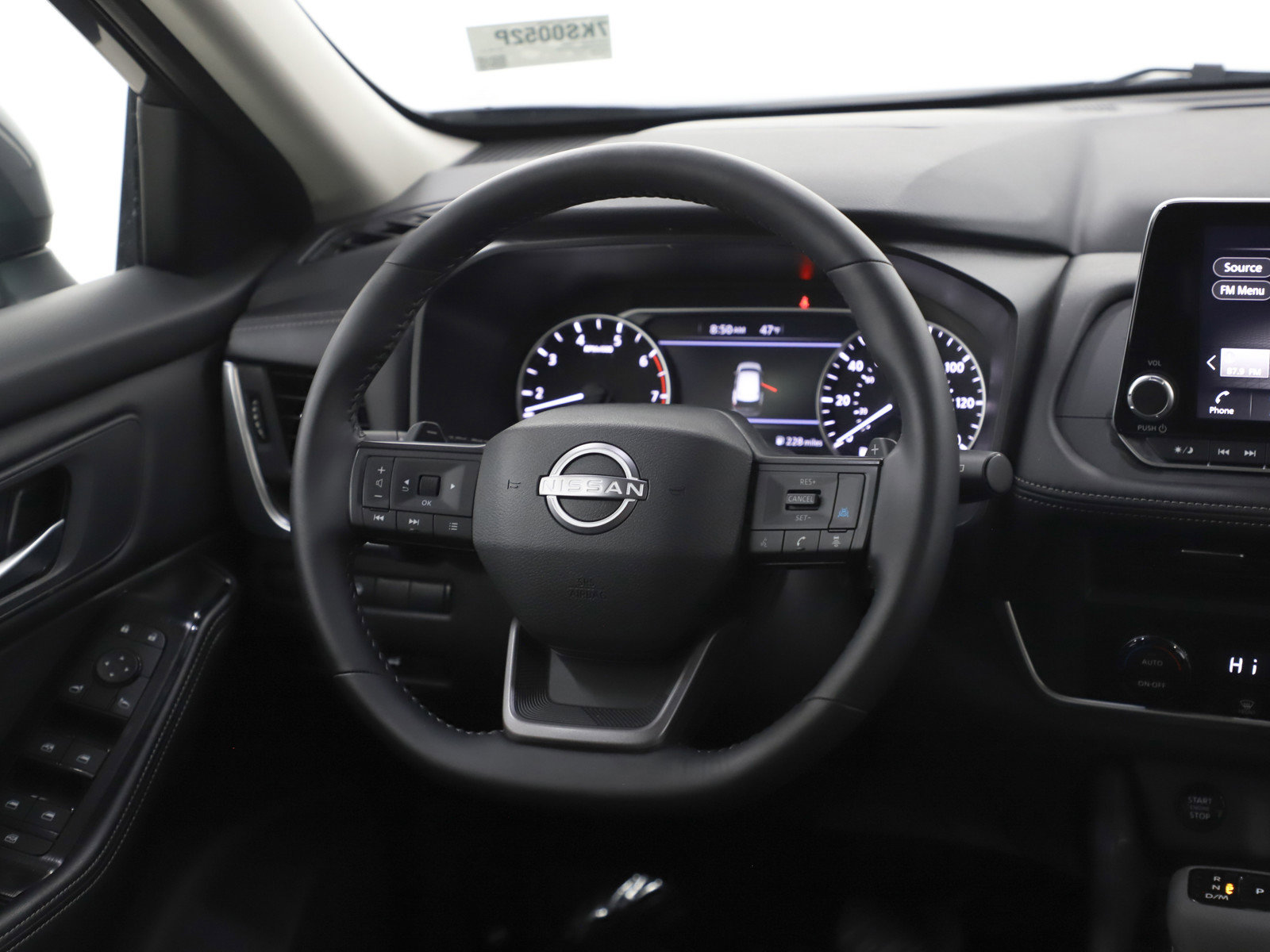 Used 2025 Nissan Rogue SV image 14