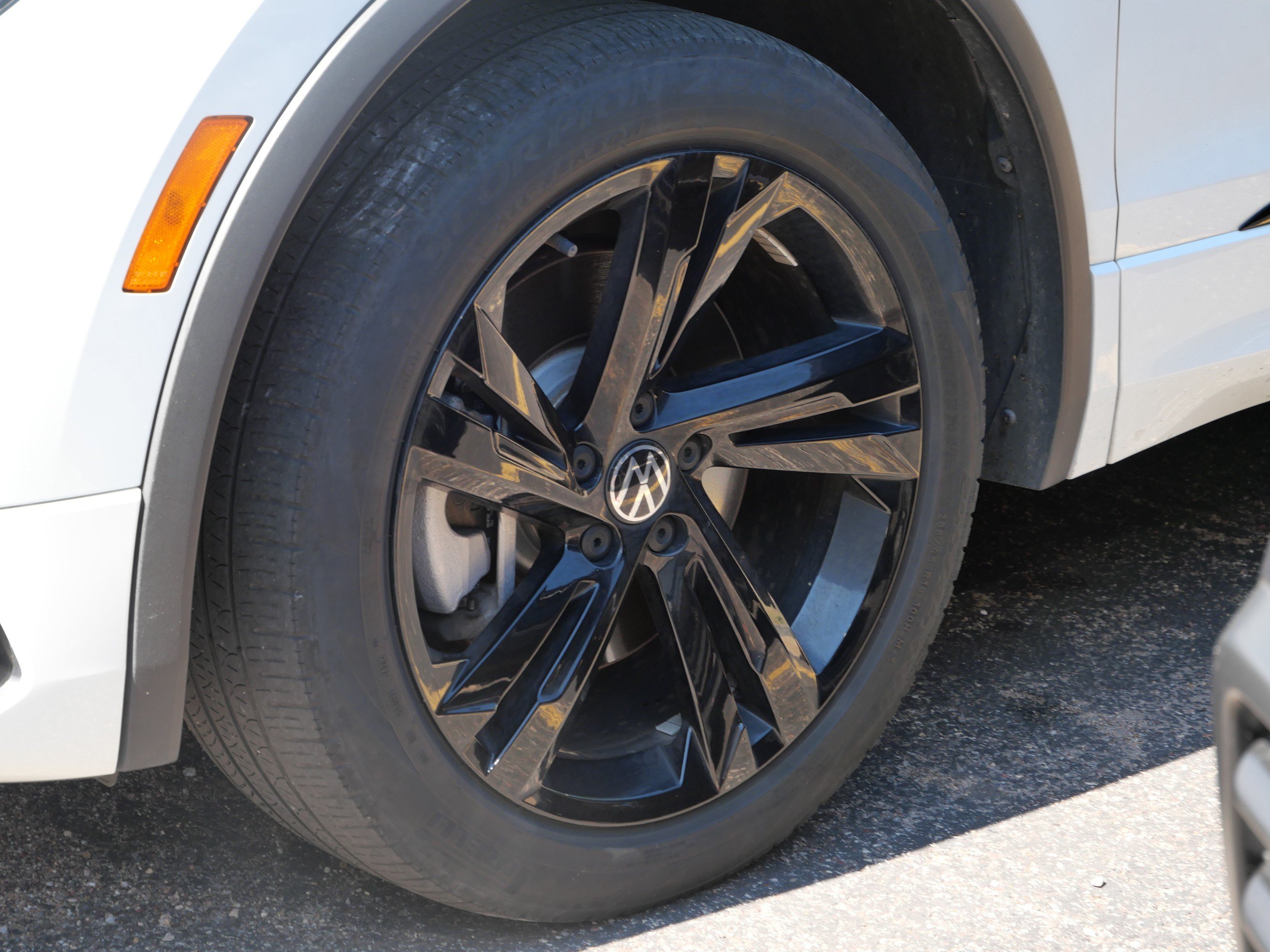 Used 2023 Volkswagen Tiguan SE R-Line AWD/4WD image 5