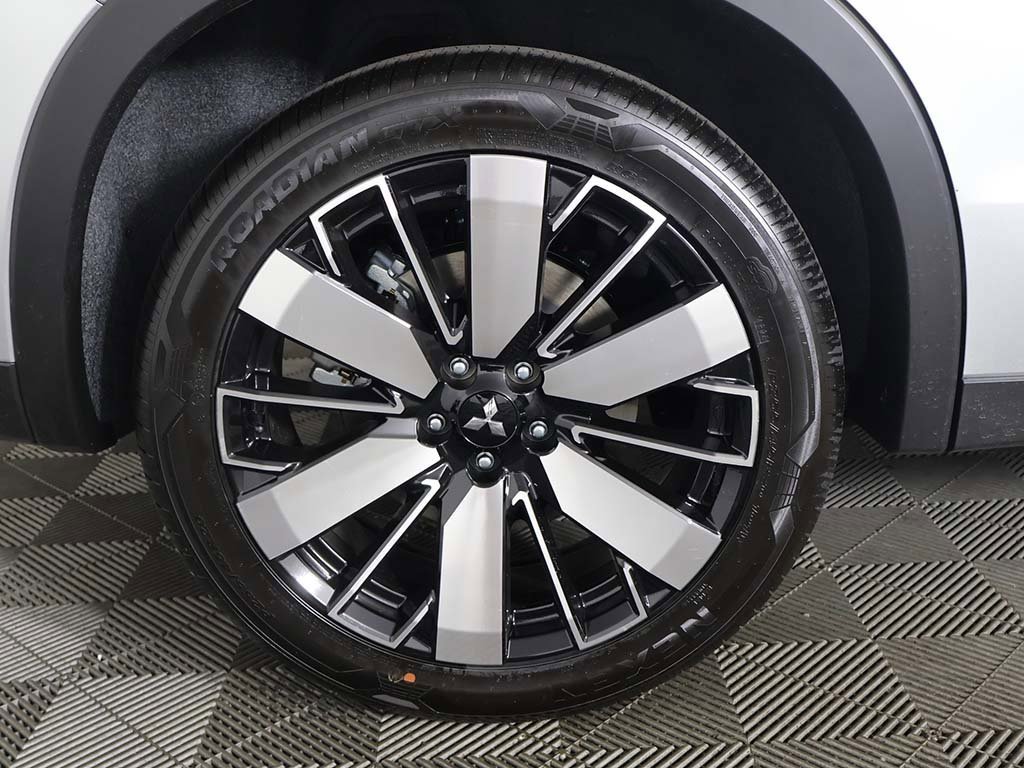 New 2025 Mitsubishi Outlander SE image 26