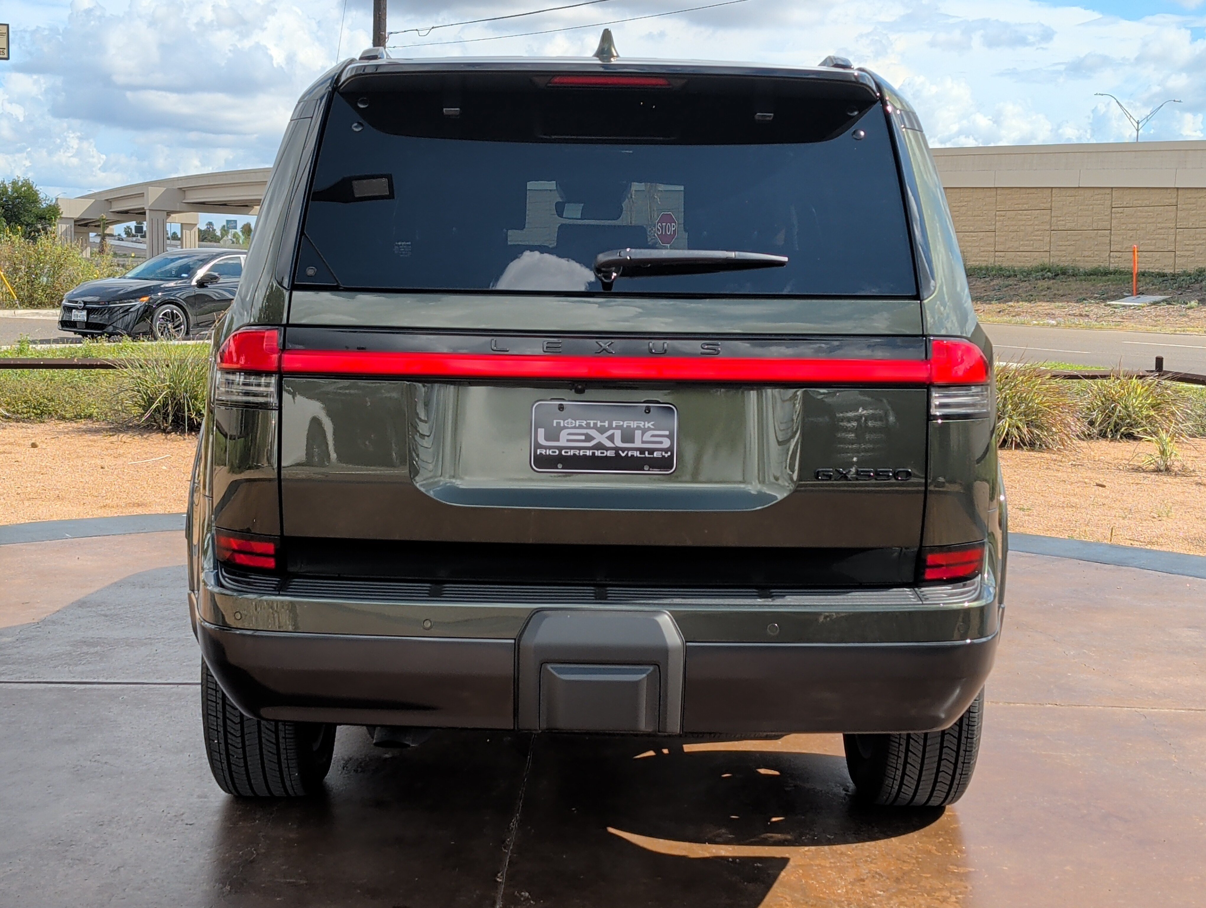 Used 2025 Lexus GX 550 w/ Accessory Package (2T) AWD/4WD image 3