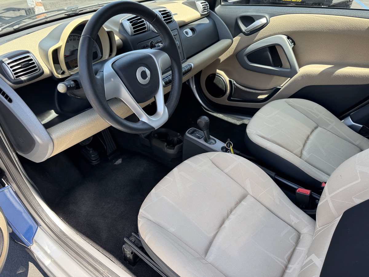 Used 2010 smart fortwo passion RWD image 22