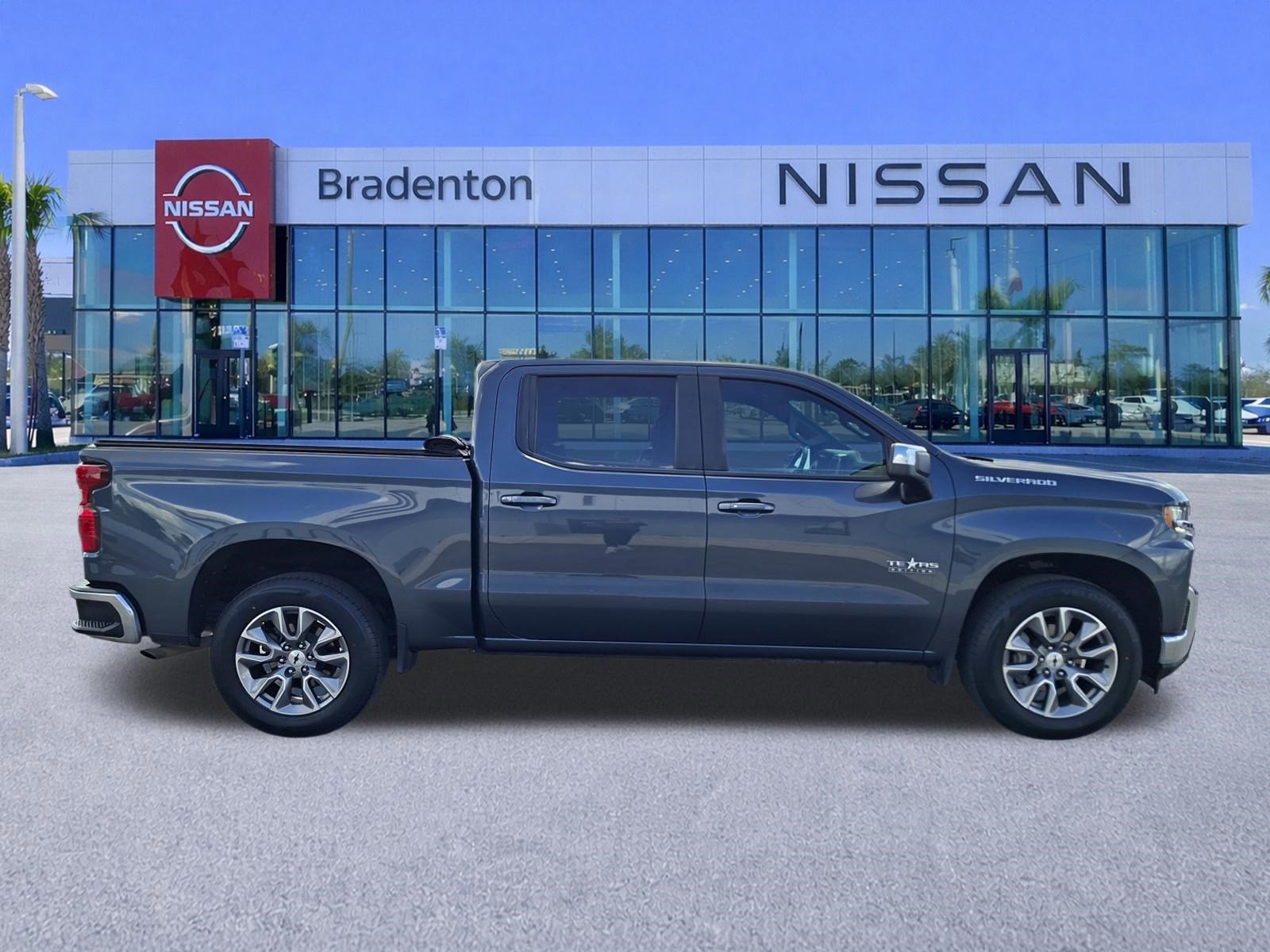 Used 2021 Chevrolet Silverado 1500 LT w/ Bed Protection Package image 4